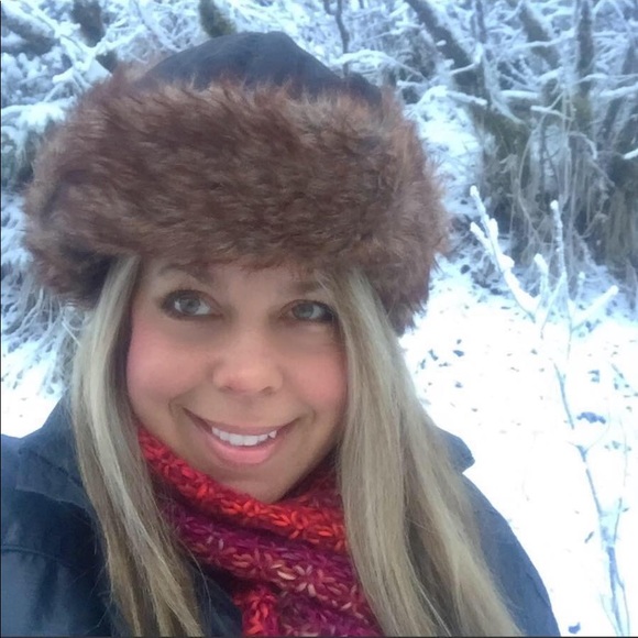 Meet your Posher, Jenn - Picture 6 of 6